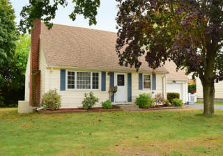 614 Fenn Rd, Hartford, CT 06111-1704