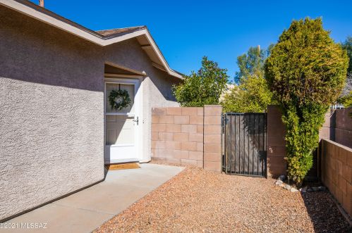 8091 Sundew Dr, Tucson, AZ 85710-8574