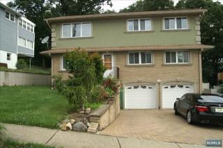 9 Chopin Dr, Paterson NJ  07506-3506 exterior