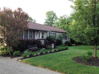 83 Oakleigh Dr, Brunswick, OH 44212-1456