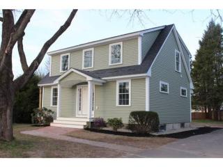 10 Maplecrest St, Newmarket, NH 03857-1402