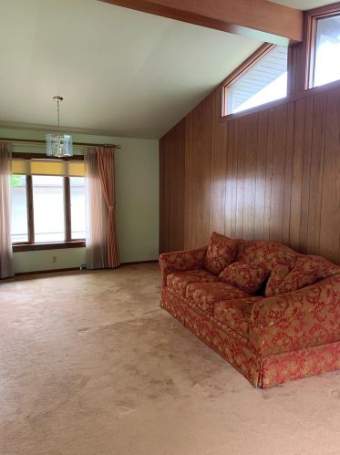 8154 Woodlawn Ave, Hammond, IN 46321-1715