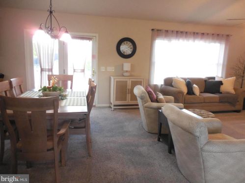 1114 Hunters Chase Ln, Lebanon PA  17046-1575 exterior