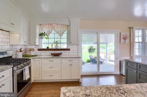 1913 Mine Rd, Lapark, PA 17562-9726
