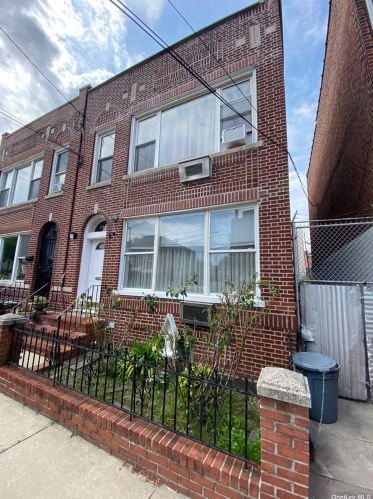 28-10 29th St, Long Island City, NY 11102-2502