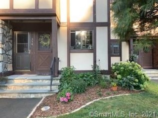237 Foxwood Ln, Milford, CT 06461-2733
