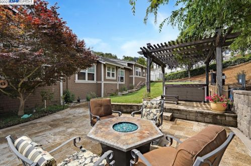 8765 Wild Iris Dr, Gilroy CA  95020-7935 exterior