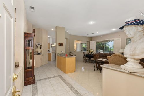 122 Kavenish Dr, Rancho Mirage CA  92270-3244 exterior