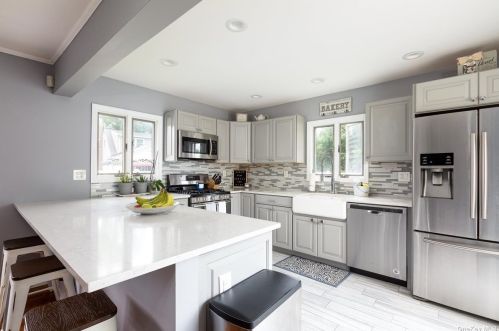 171 Wickfield Ln, Babylon, NY 11703-5309