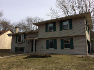 2211 Lander Ln, Waukesha, WI 53188-4613