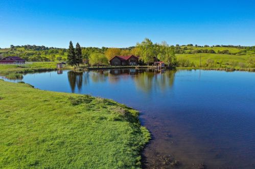 18566 Rosemary Ln, Grass Valley, CA 95949-7820