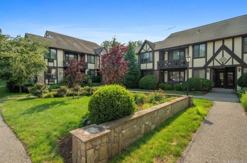 60 Foxwood Dr, Pleasantville, NY 10570-1127