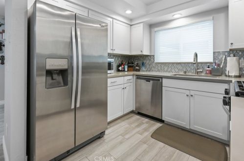 5524 Driftwood St, Oxnard CA  93035-1039 exterior