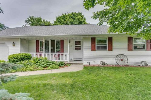 1264 Coprinus Dr, Green Bay, WI 54313-7287