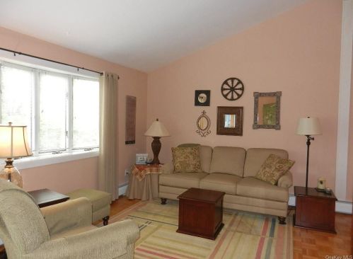 17 Sapling Ct, Patterson, NY 12563-2715