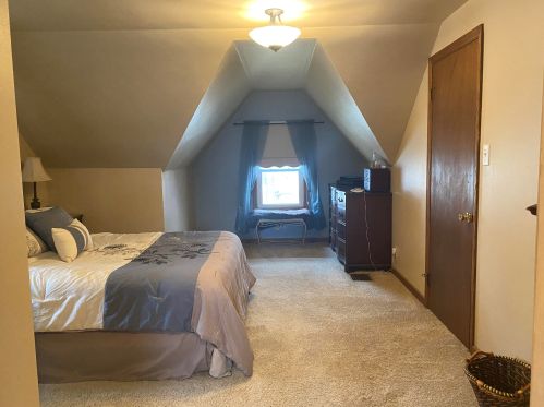 3953 57, Milwaukee WI 53220-2636 exterior