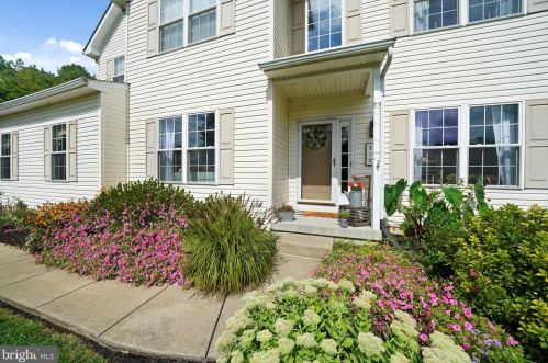 310 Fawn Ln, Cochranville, PA 19330-9498