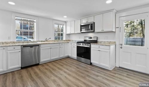 296 Ramapo Valley Rd, Oakland NJ  07436-1817 exterior