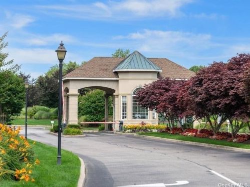 1024 Madeira Blvd, Huntington Station NY 11747-5283 exterior