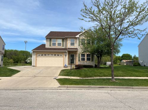 9128 Edgewater Dr, Milwaukee, WI 53224-5266
