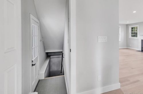 407 Jackson Ave, Bridgeport CT  06606-5573 exterior