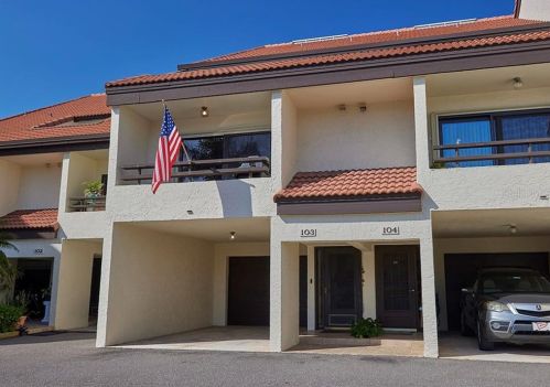 132 1st St, Saint Petersburg, FL 33715-1782
