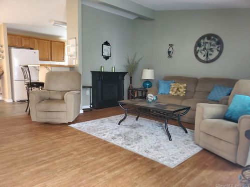 30 Laurel Cir, East Windsor, CT 06088-1716