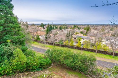 221 Cascade Fls Dr, Folsom CA 95630-1575 exterior