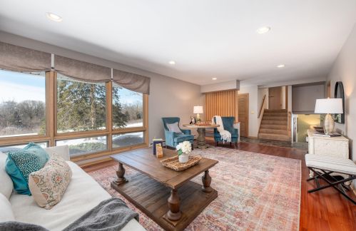 4144 Menomonee Riv Pkwy, Milwaukee WI 53222-1135 exterior