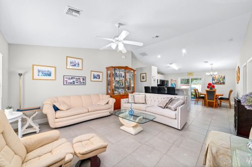 119 Grove Ave, Fort Pierce, FL 34983-3016