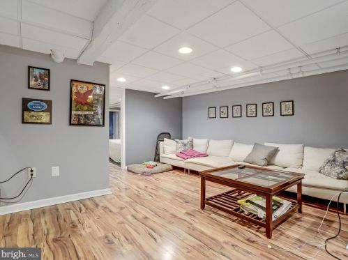 365 College Ave, Lancaster PA 17603-3319 exterior