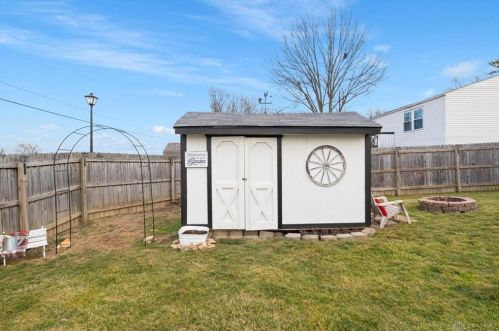 128 Wickham Farm Dr, Englewood OH  45322-2948 exterior