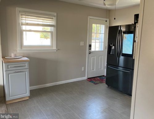 3 Dewar Dr, Trenton NJ 08620-2435 exterior