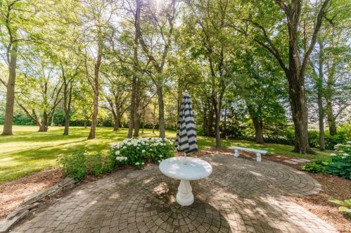 9616 Greenview Ln, Thiensville WI  exterior