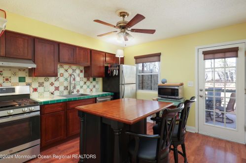 1078 Lizzies Ct, Bricktown NJ  08724-7172 exterior