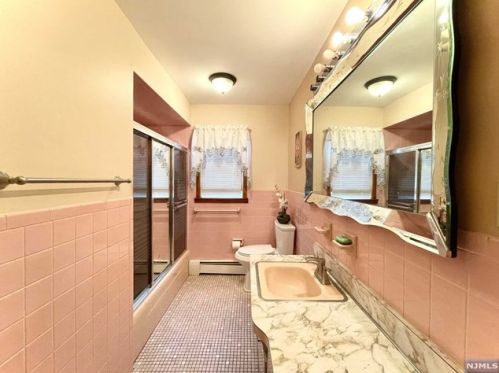 94 Maitland Pl, Outwater NJ  07026-1230 exterior