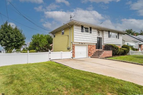 186 Fairview Blvd, Hempstead, NY 11550-2904