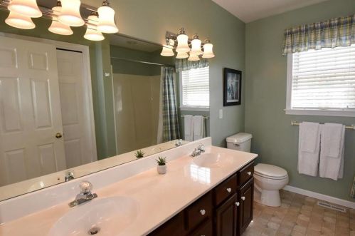 4438 Bachman Dr, Schnecksville PA  18078-2246 exterior