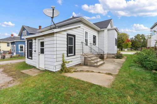 881 Velp Ave, Green Bay WI  54303-3849 exterior