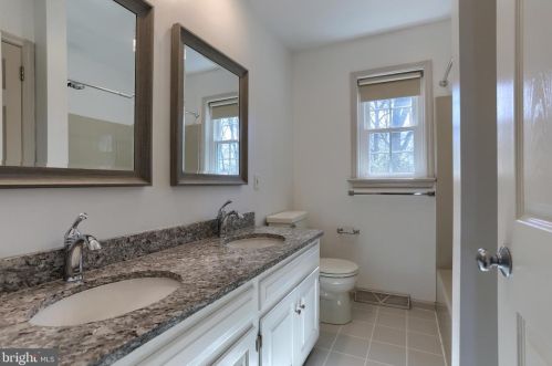 850 Zermatt Dr, Hummelstown PA  17036-9706 exterior