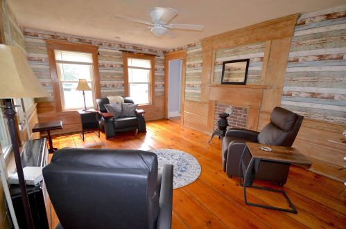 85 Broadway, Derry NH  03038-2019 exterior