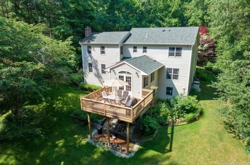 31 Mayfield Ter, East Lyme, CT 06333-1327