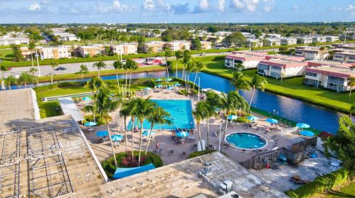 916 Flanders T, Delray Beach FL  33484-5354 exterior