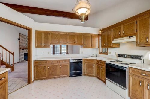 5339 Cambridge Ln, Milwaukee WI 53221-3237 exterior