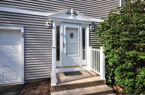 29 Tamarack Dr, Bloomfield, CT 06002-1792