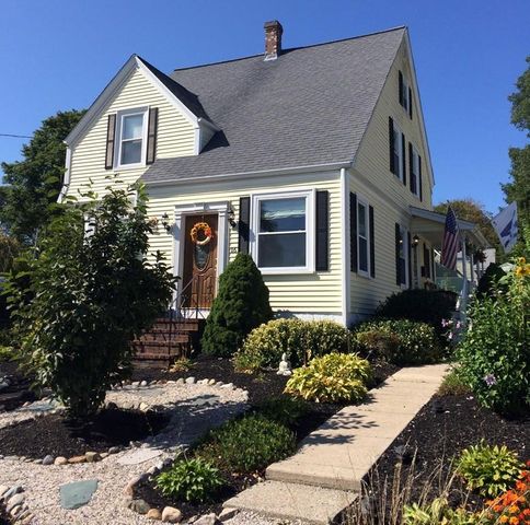 16 Belmont St, Whitman, MA 02382-1154