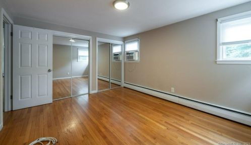 2 Valley Brook Ln, North Haven CT  06473-2638 exterior