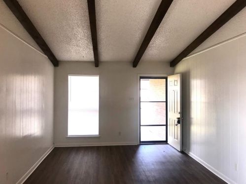 701 Pleasant Manor Ave, Burleson TX  76028-6547 exterior
