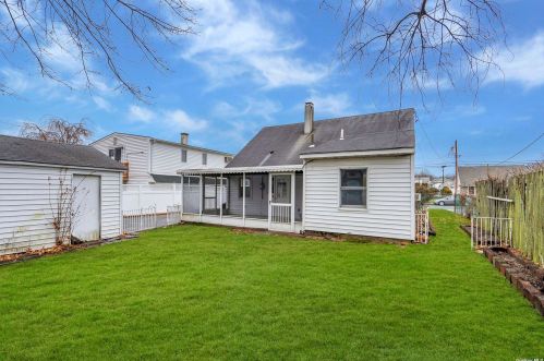 913 Merillon Ave, Westbury NY  11590-6112 exterior