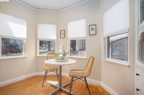 1 Kingsland Pl, Oakland CA  94619-2608 exterior